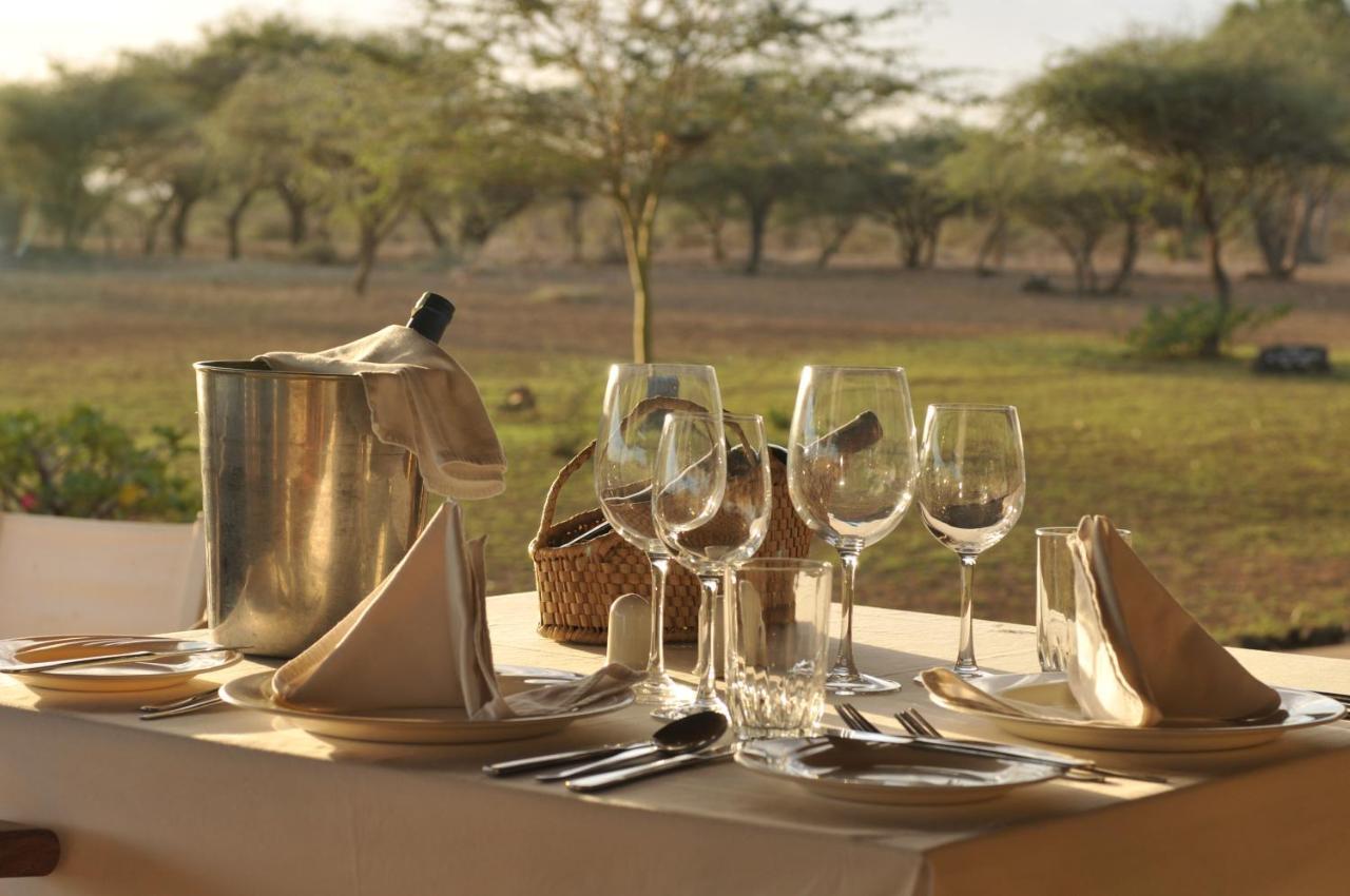 Severin Safari Camp Tsavo West National Park エクステリア 写真